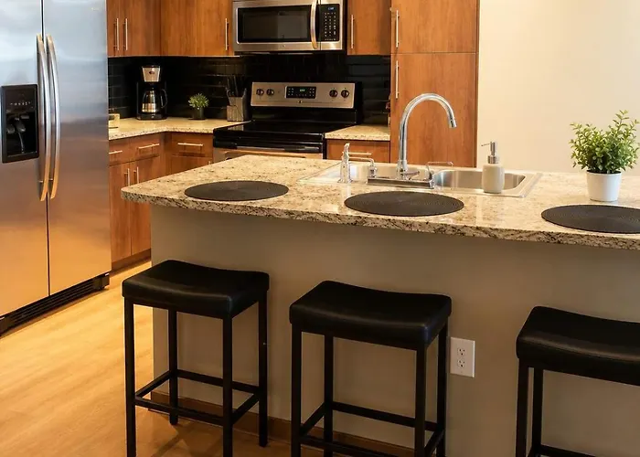 Downtown Near Arts District Pool Apartment