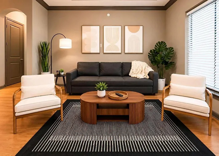 Downtown Near Arts District Pool Apartment