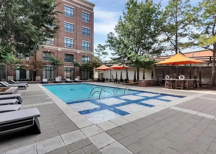 Downtown Near Arts District Pool Apartment