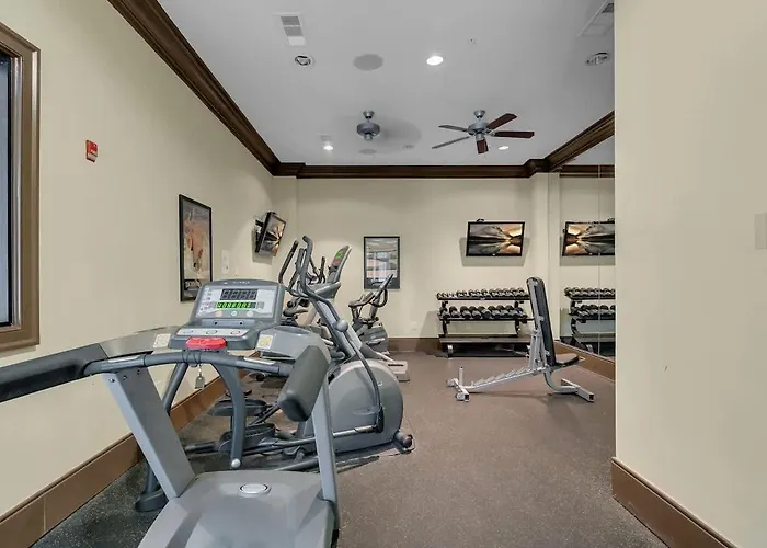 Apartment Downtown Near Arts District Pool