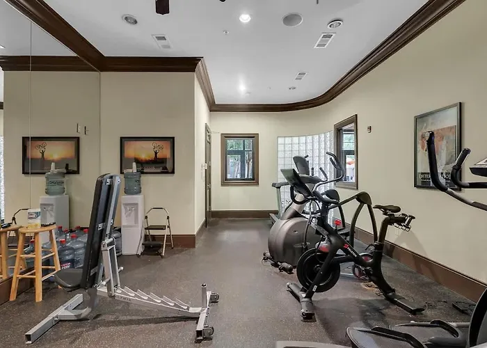 Downtown Near Arts District Pool Apartment Tulsa